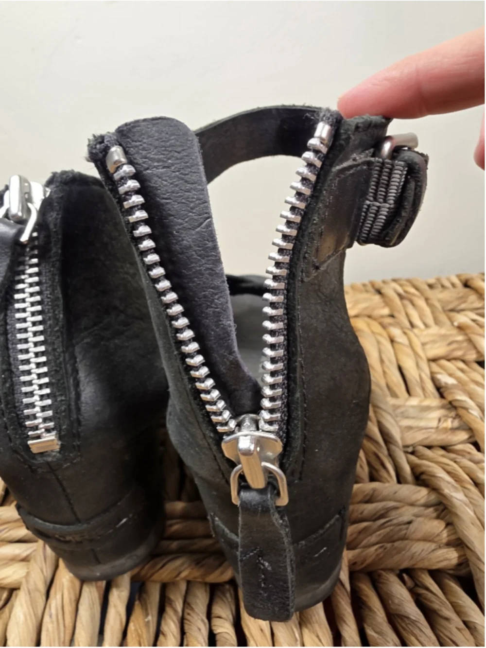 Sorel Joanie II Wedge Sandals Black Leather Ankle Strap Zip Womens US 7.5